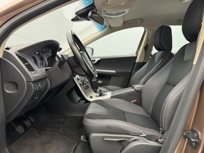 Volvo XC60 D3 AWD MOMENTUM CZ 1.maj 2.4 d Momentum