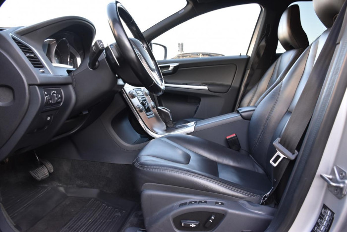 Volvo XC60 D4 AWD SUMMUM REZERVACE 2.4 d Summum