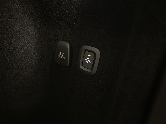Volvo V60 B4 PLUS DARK AUT 1.maj.
