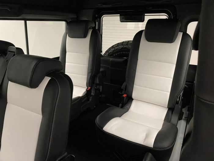 Land Rover Defender WORKS V8 TROPHY II 1 z 25 5.0 V8