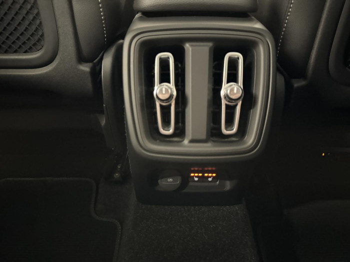 Volvo XC40 D4 AWD R-DESIGN REZERVACE 2.0 d
