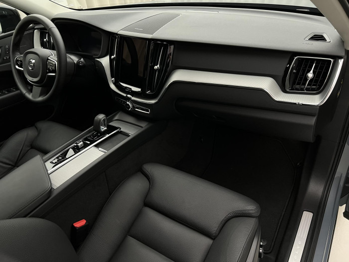 Volvo XC60 B4 AWD PLUS DARK AUT 1.maj.