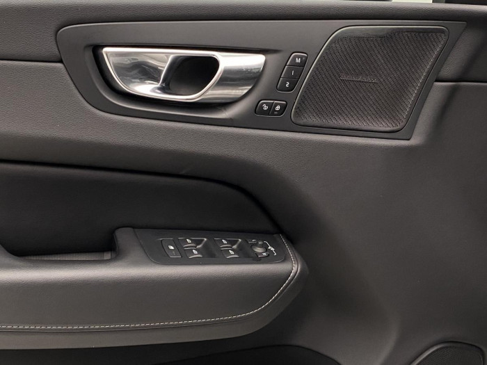 Volvo XC60 T6 AWD RECHARGE REZERVACE
