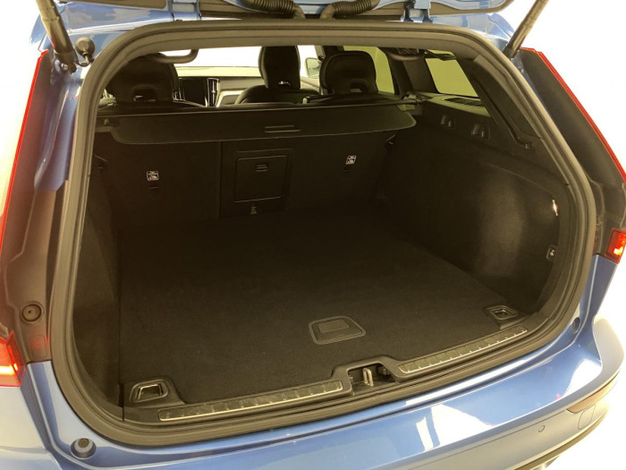 Volvo V60 T8 AWD R-DESIGN AUT REZERVACE