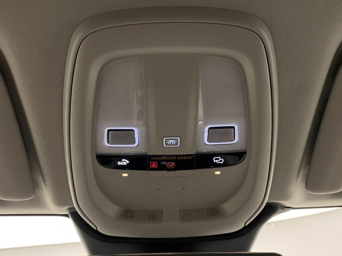 Volvo XC60 B4 AWD R-DESIGN REZERVACE