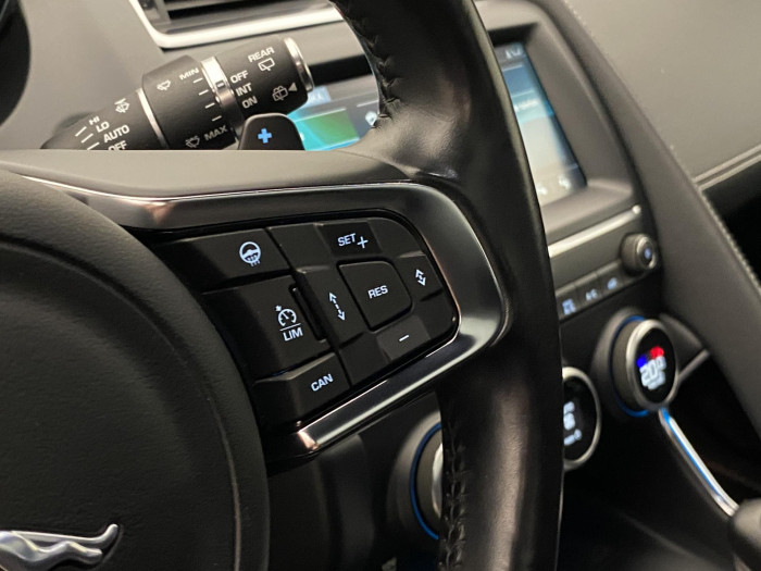 Jaguar E-Pace P300 AWD R-DYNAMIC REZERVACE 2.0 Dynamic