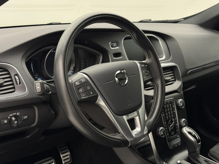 Volvo V40 T3 R-DESIGN AUT