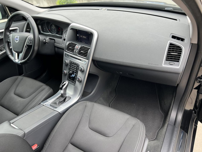 Volvo XC60 D4 AWD NAVIGACE Aut CZ 2.4 d