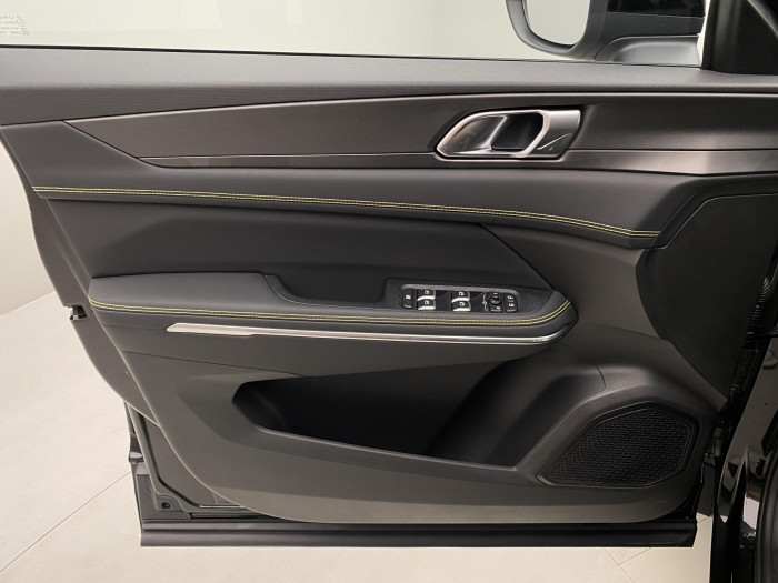 Lynk & Co 01 01 CORE PHEV