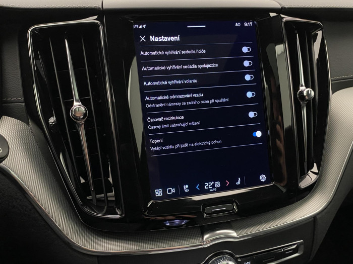 Volvo XC60 T6 AWD PLUG-IN DARK PLUS CZ