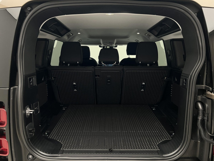 Land Rover Defender 110 D200 S AWD Aut REZERVACE 3.0 d