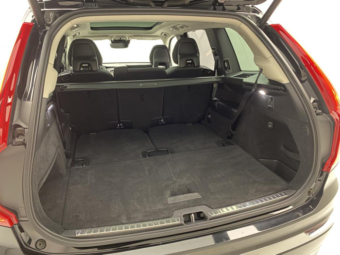 Volvo XC90 T8 AWD INSCRIPTION REZERVACE
