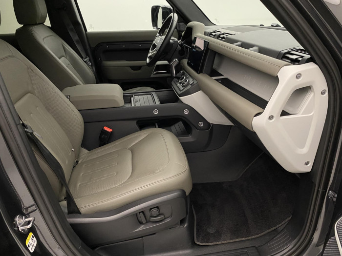 Land Rover Defender 110 D250 SE AWD AUT REZERVACE 3.0 d SE