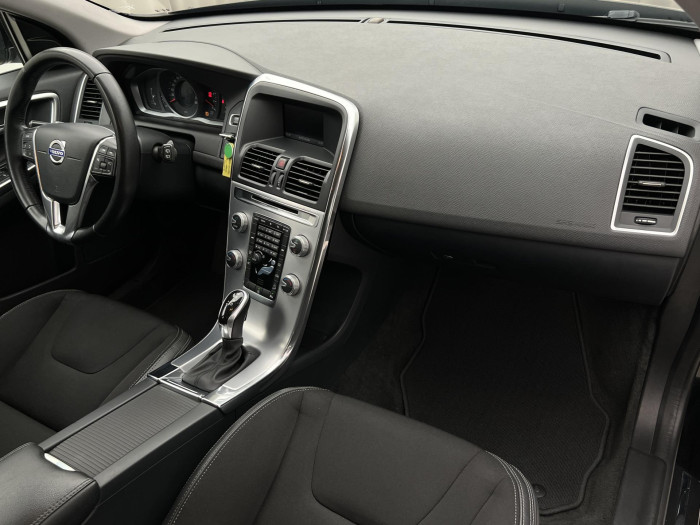 Volvo XC60 D4 AWD MOMENTUM AUT CZ 2.4 d Momentum