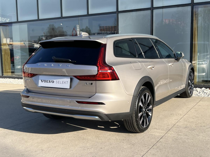 Volvo V60 CROSS COUNTRY B4 AWD REZERVACE