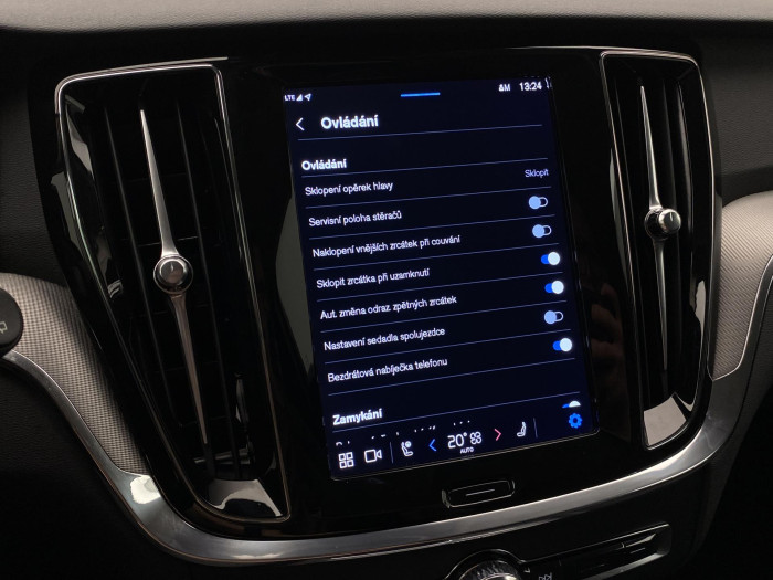 Volvo V60 B4 DARK PLUS AUT REZERVACE