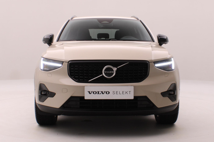 Volvo XC40 B3 DARK PLUS REZERVACE
