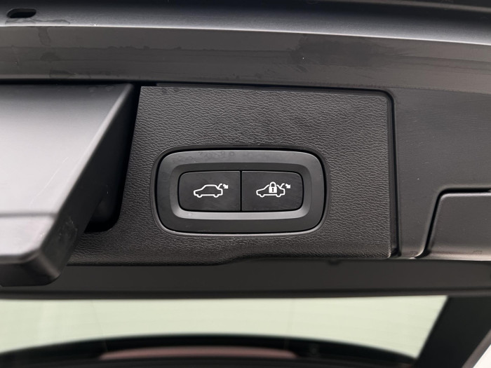 Volvo XC60 T6 AWD RECHARGE BLACK EDITION 2.0 Edition