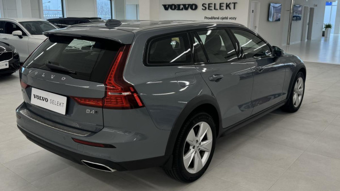 Volvo V60 CROSS COUNTRY B4 REZERVACE