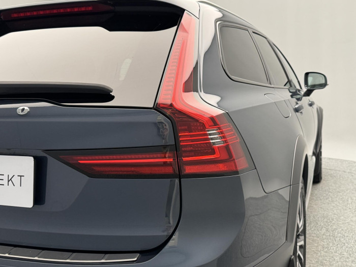 Volvo V90 CC B5 AWD PRO AUT REZERVACE 2.0 CC CC