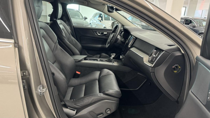 Volvo V60 D4 INSCRIPTION AUT REZERVACE 2.0 d