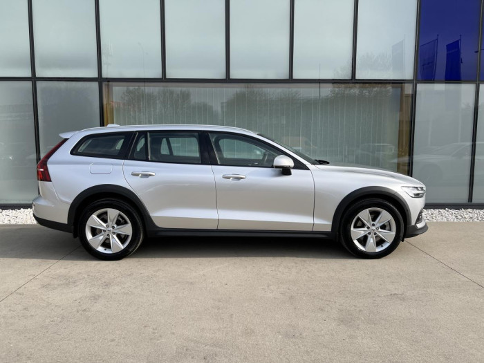 Volvo V60 CROSS COUNTRY B4 AWD Aut 1.maj