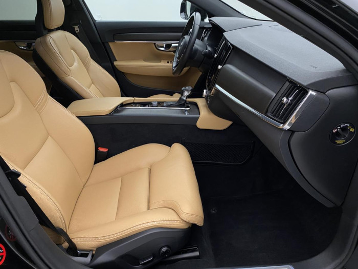 Volvo V90 CC D5 AWD PRO AUT REZERVACE 2.0 d CC CC