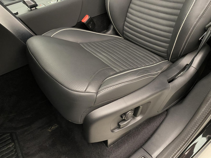 Land Rover Discovery D300 SE AWD AUT CZ 3.0 d SE