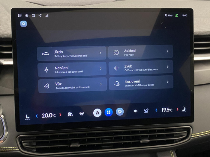 Lynk & Co 01 01 MORE PHEV