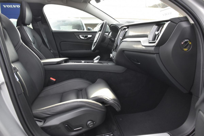 Volvo V60 CC B4 AWD ULTIMATE REZERVACE 2.0 CC CC