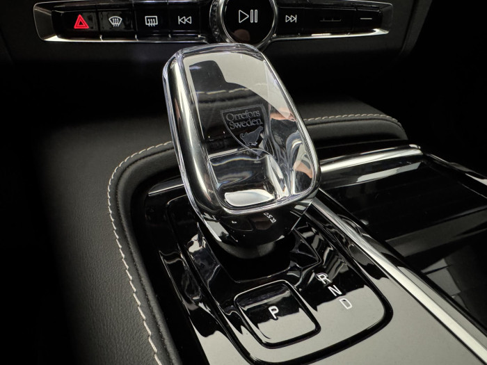 Volvo V90 T8 AWD RECHARGE REZERVACE