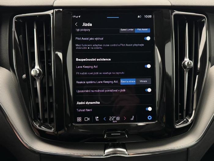 Volvo XC60 B4 AWD DARK PLUS REZERVACE