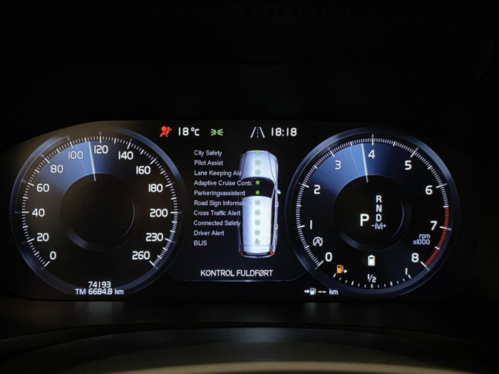 Volvo V60 B4 INSCRIPTION AUT REZERVACE