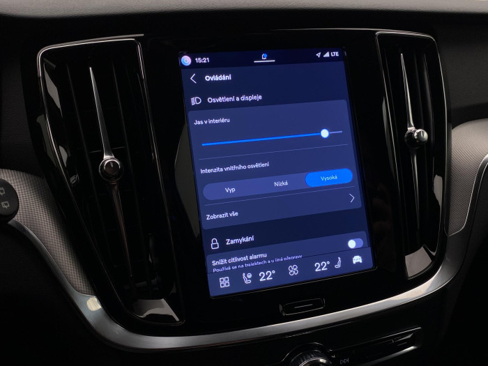 Volvo V60 T6 AWD PLUG-IN DARK PLUS CZ