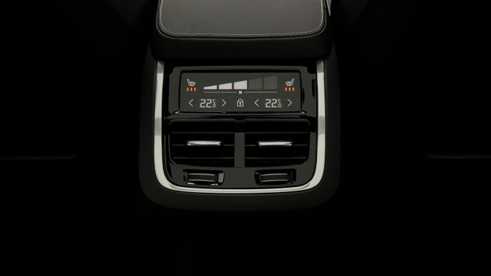Volvo XC90 B5 AWD ULTIMATE REZERVACE