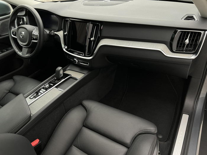 Volvo V60 CC B4 PRO AUT 1.maj. REZERVACE 2.0 CC CC