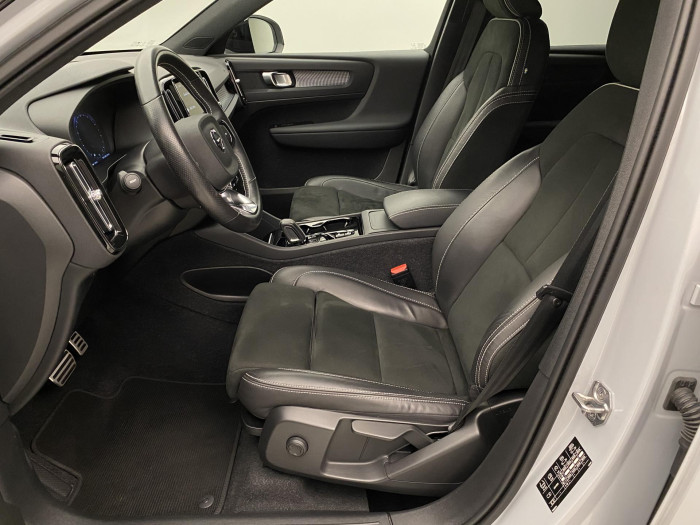 Volvo XC40 B4 AWD R-DESIGN AUT CZ