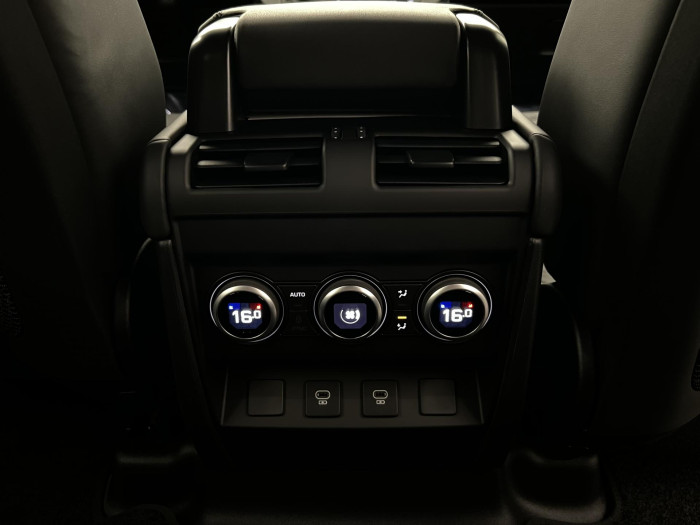 Land Rover Defender 110 D250 X-DYNAMIC SE AWD Aut 3.0 d Dynamic SE