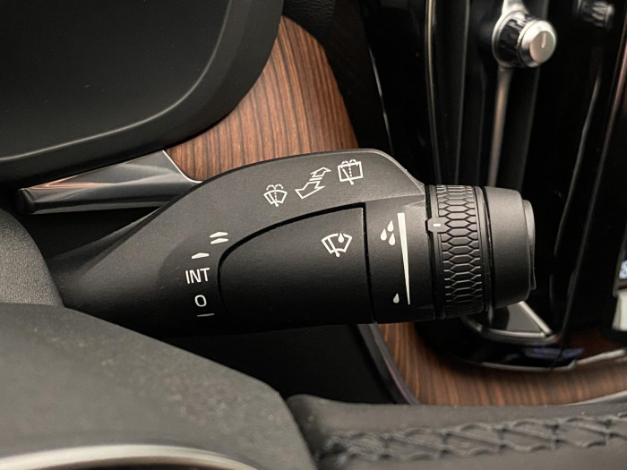 Volvo XC60 T6 AWD PLUS DARK REZERVACE
