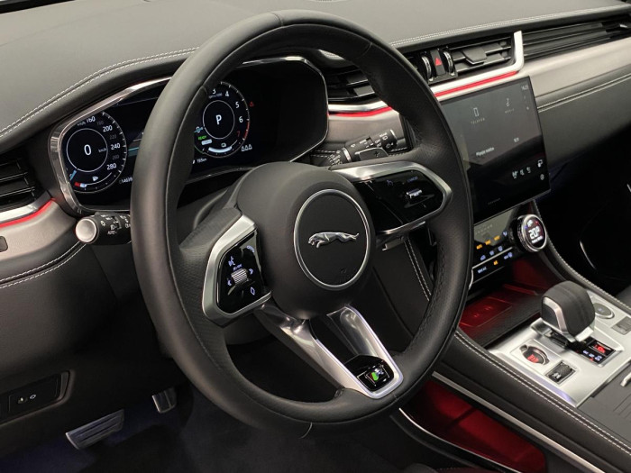 Jaguar F-Pace P400e R-DYNAMIC SE REZERVACE 2.0 Dynamic SE