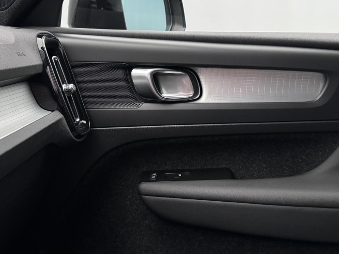 Volvo XC40 B4 MOMENTUM PRO CZ 1.maj 2.0 Momentum