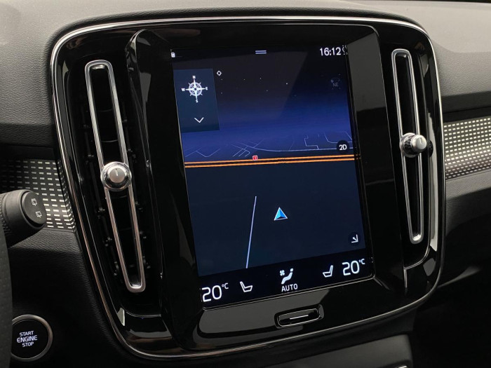 Volvo XC40 B5 AWD R-DESIGN AUT REZERVACE