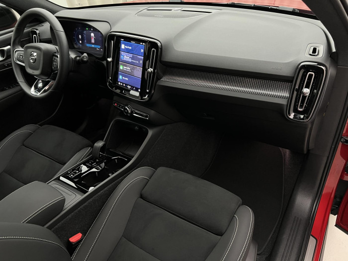 Volvo XC40 B3 ULTRA DARK AUT CZ 1.maj.