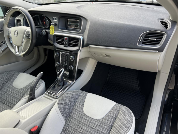Volvo V40 T3 MOMENTUM Aut CZ 1.5 Momentum