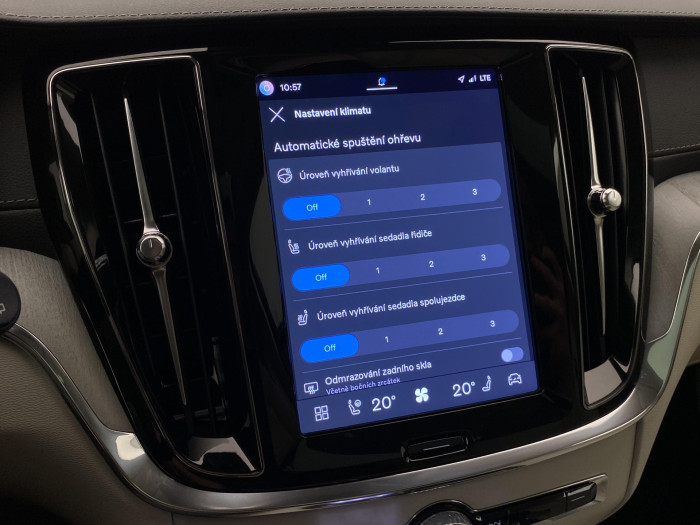 Volvo V60 T8 AWD PLUG-IN BRIGHT ULTRA CZ