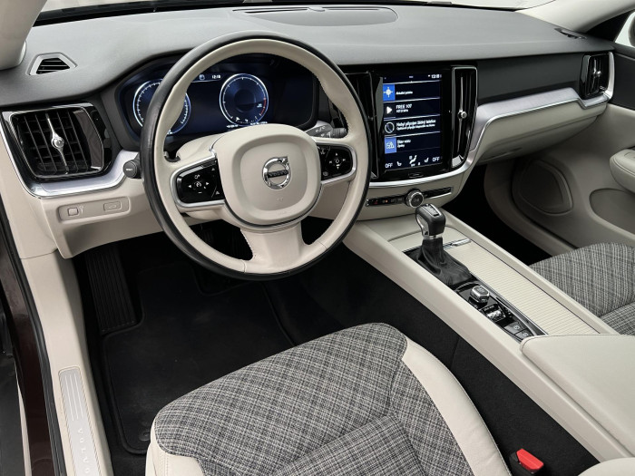 Volvo V60 CC D4 AWD AUT CZ 2.0 d CC CC
