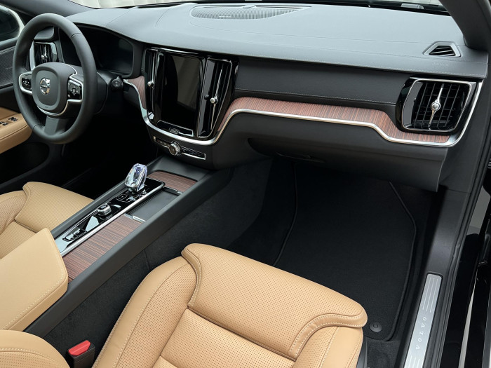 Volvo V60 B4 DARK ULTRA AUT