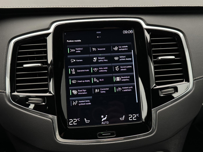 Volvo XC90 B5 AWD R-DESIGN REZERVACE