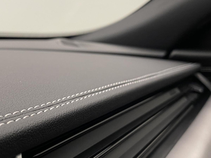 Jaguar XF D200 R-DYNAMIC REZERVACE 2.0 d Dynamic