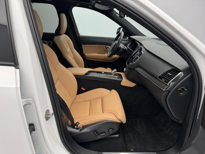 Volvo XC90 T8 AWD RECHARGE REZERVACE